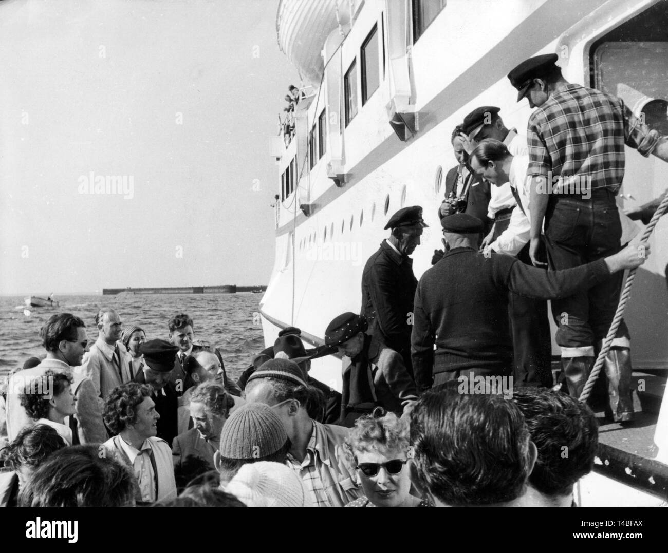 The first attraction awaits visitors to the island Helgoland (Heligoland) in the German Bight as soon as they disembark. Image from 1954. | usage worldwide Stock Photo