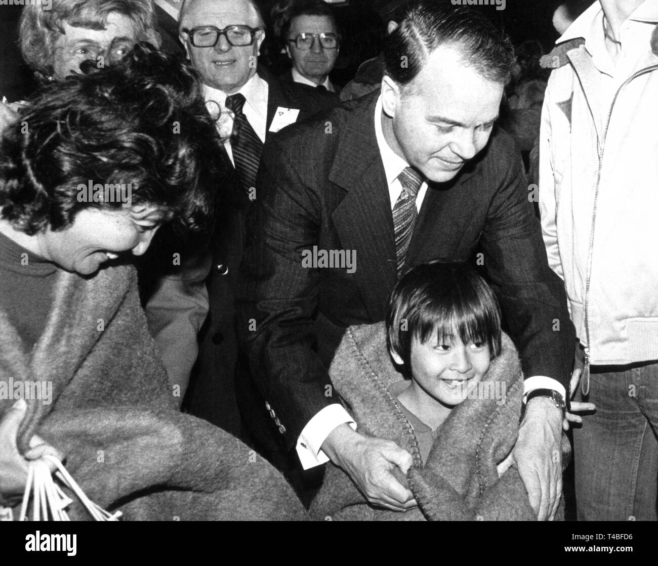 On 3 December 1978 163 Vietnamese refugees arrived at the airport in Hanover. They are the first boat people from the completely overcrowded ship 'Hai Hong' who came to Germany due to an initiate of the prime minister of Lower Saxony, Ernst Albrecht (M). | usage worldwide Stock Photo