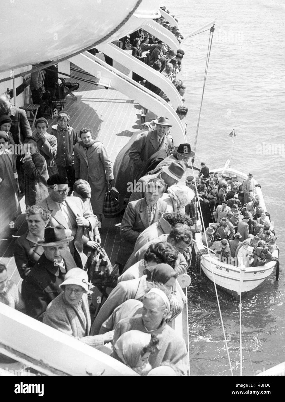 The first attraction awaits visitors to the island Helgoland (Heligoland) in the German Bight as soon as they disembark. Image from 1956. | usage worldwide Stock Photo