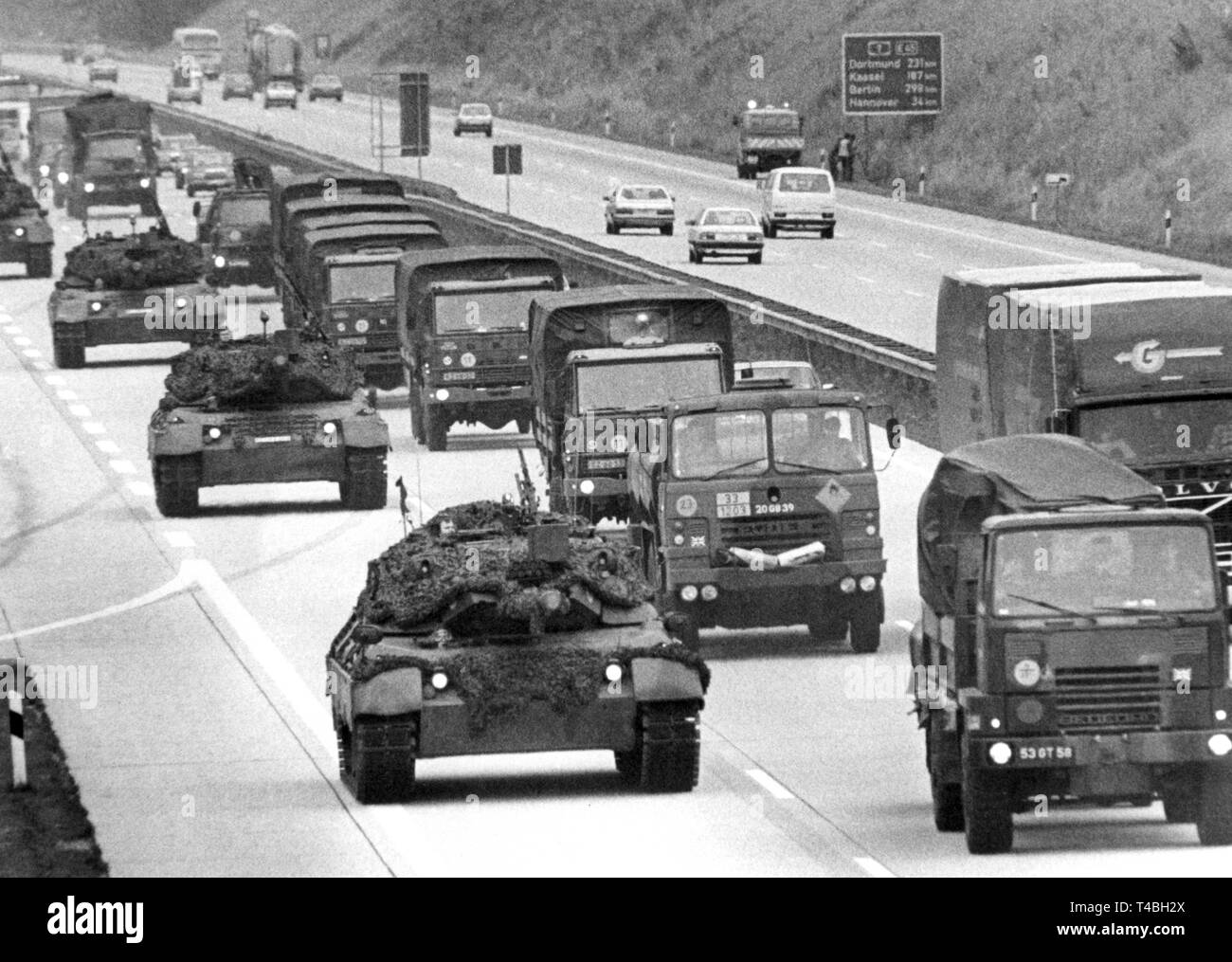NATO military vehicles on 10 September 1987 on the motorway north of Hanover. In September 1987 the NATO manoeuvre 'Certain Strike' took place in Lower Saxony. | usage worldwide Stock Photo
