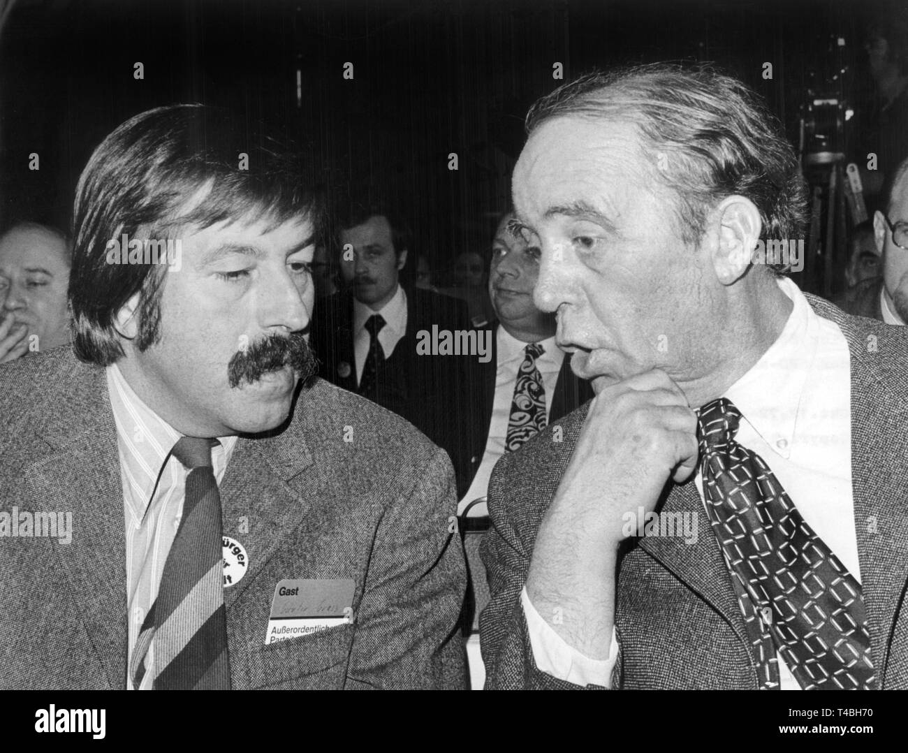 Authors Guenter Grass (L) and Heinrich Boell (R) at a party congress of the SPD in Dortmund in October 1972. | usage worldwide Stock Photo