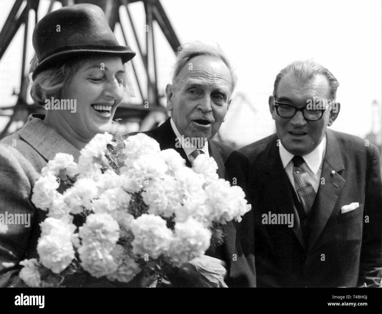 (L-R): Hanna Lenz, Professor Otto Hahn and Hans Lenz. The first European nuclear test ship for the merchant marine was christened on 13 June 1964. | usage worldwide Stock Photo