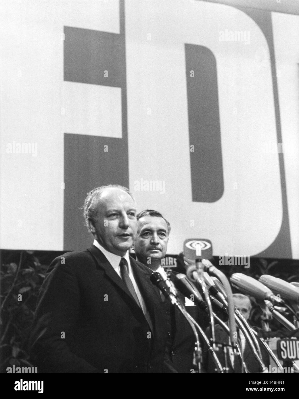 Walter Scheel gives thanks to his fellow party members for his election as new FDP chairman on 30 January 1968. Behind him Erich Mende. | usage worldwide Stock Photo