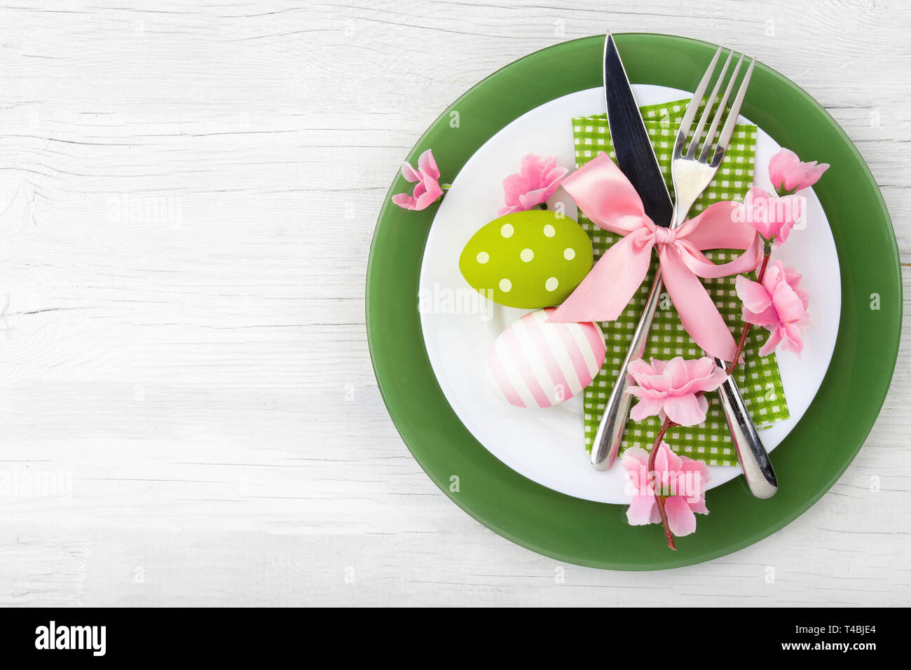 Easter table setting with spring flowers and cutlery. Holidays ...