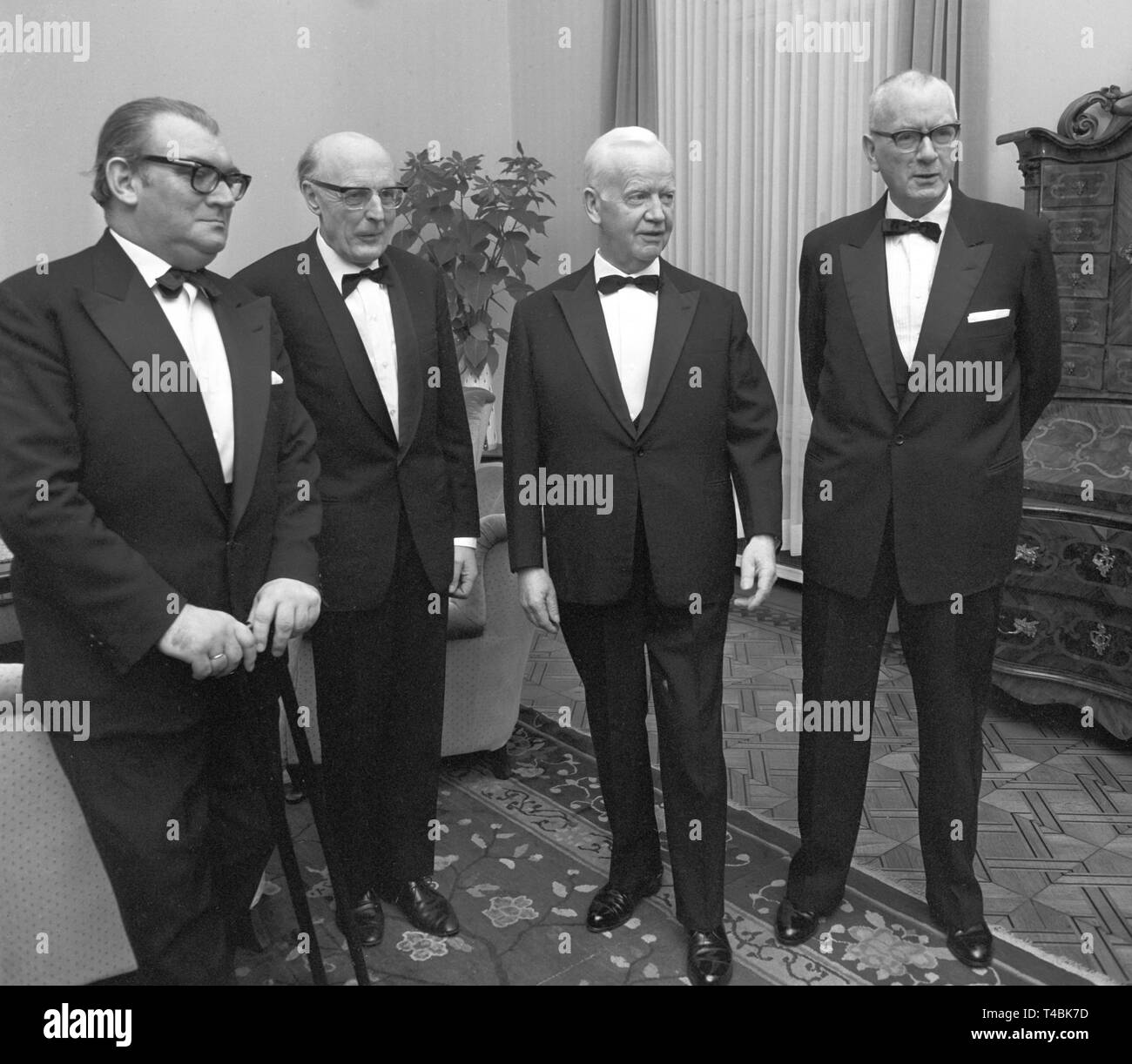 On 18 December 1963, the German president Heinrich Lübke (2nd from the right) welcomes the German chemist Professor Dr Karl Ziegler (right) and the German physician Professor Dr Hans Jensen (2nd from the left), who got the Nobel Prize this year. The federal minister of research, Hans Lenz (left), attended as well. | usage worldwide Stock Photo