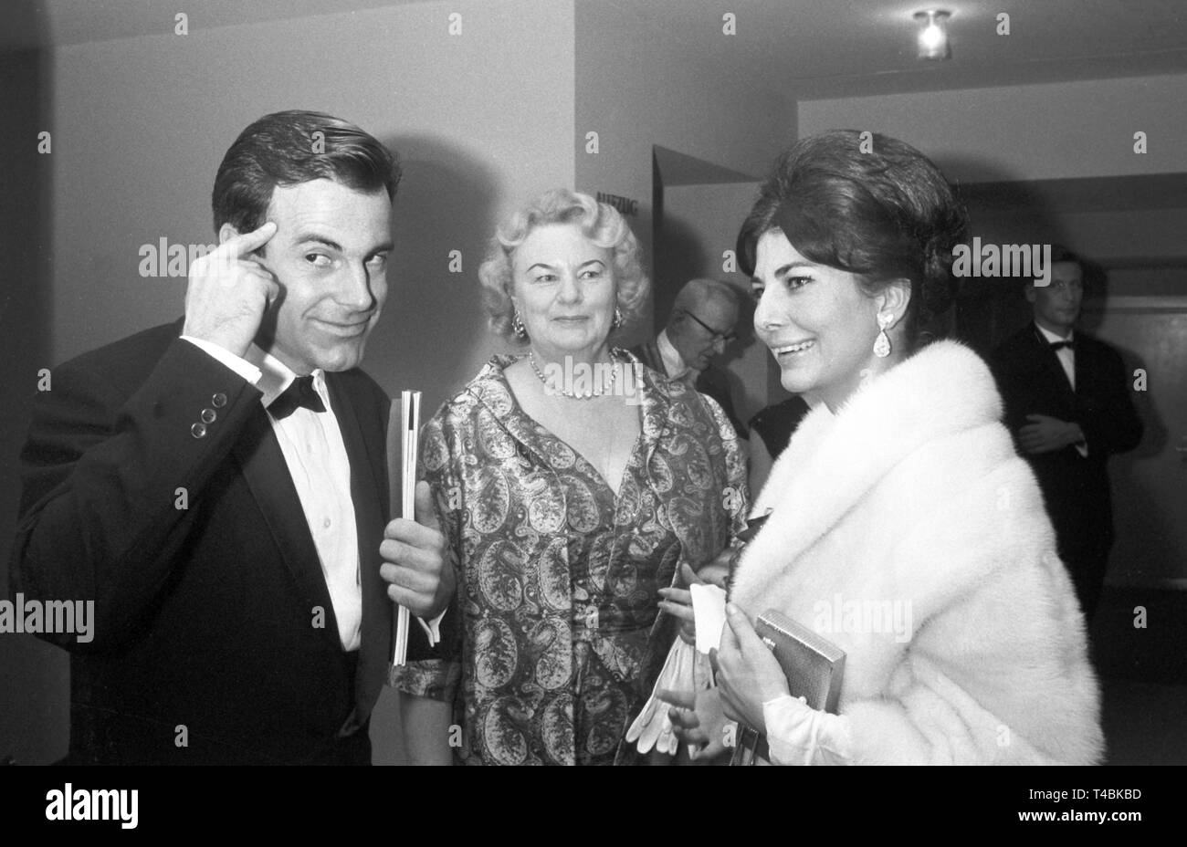 The re-built National Theatre in Munich is opened in a ceremony on the 23rd of November in 1963. The picture shows actor Maximilian Schell (l), Princess Soraya (r) and her mother Princess Esfandiary (M) at the gala event. | usage worldwide Stock Photo