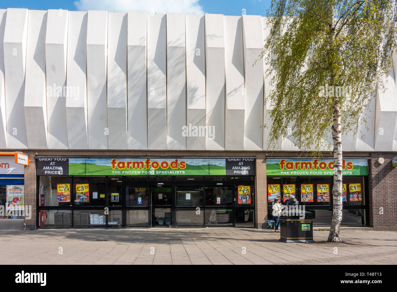 The Farmfoods store in Luton, UK Stock Photo - Alamy