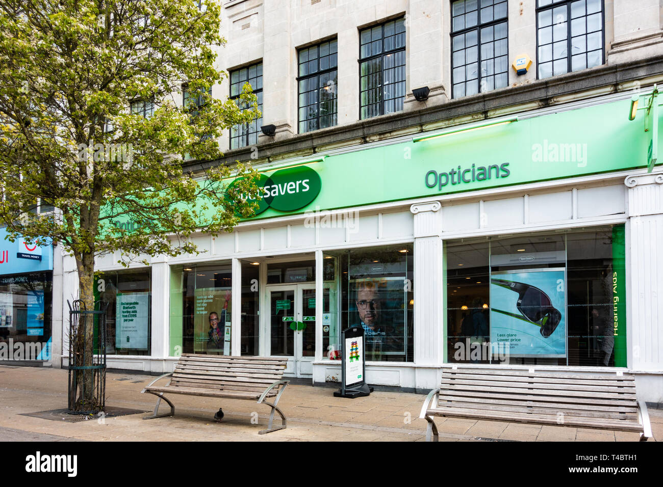 Opticians shop front hires stock photography and images Alamy