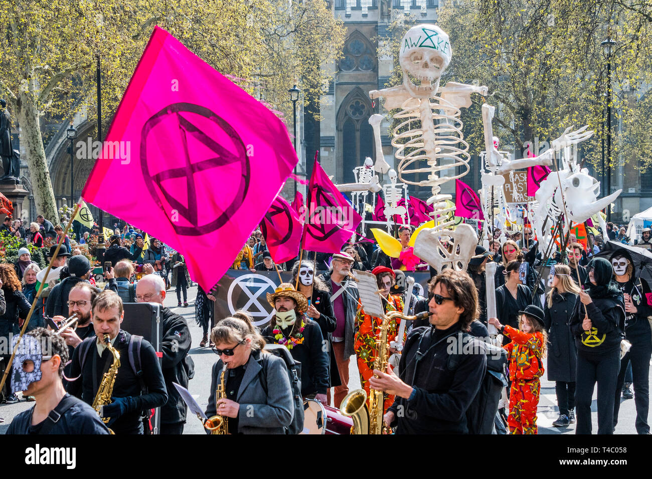 London, UK. 15th April, 2019. Protestors from Extinction Rebellion block several (Hyde Park, Oxford Cuircus, Piccadilly Circus, Warterloo Bridge and Parliament Square) junctions in London as part of their ongoing protest to demand action by the UK Government on the 'climate chrisis'. The action is part of an international co-ordinated protest. Credit: Guy Bell/Alamy Live News Stock Photo