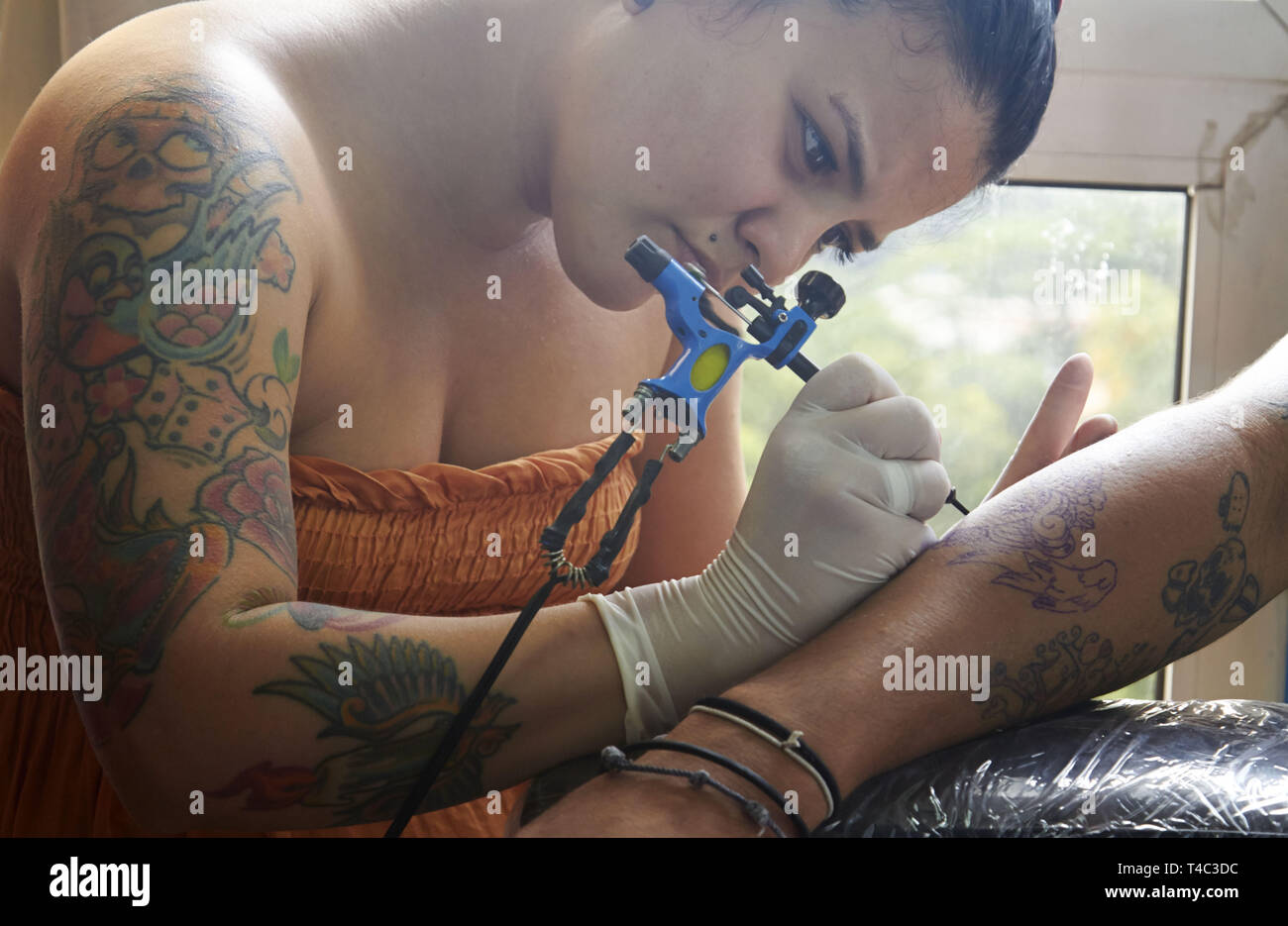 Tattooers hi-res stock photography and images - Alamy