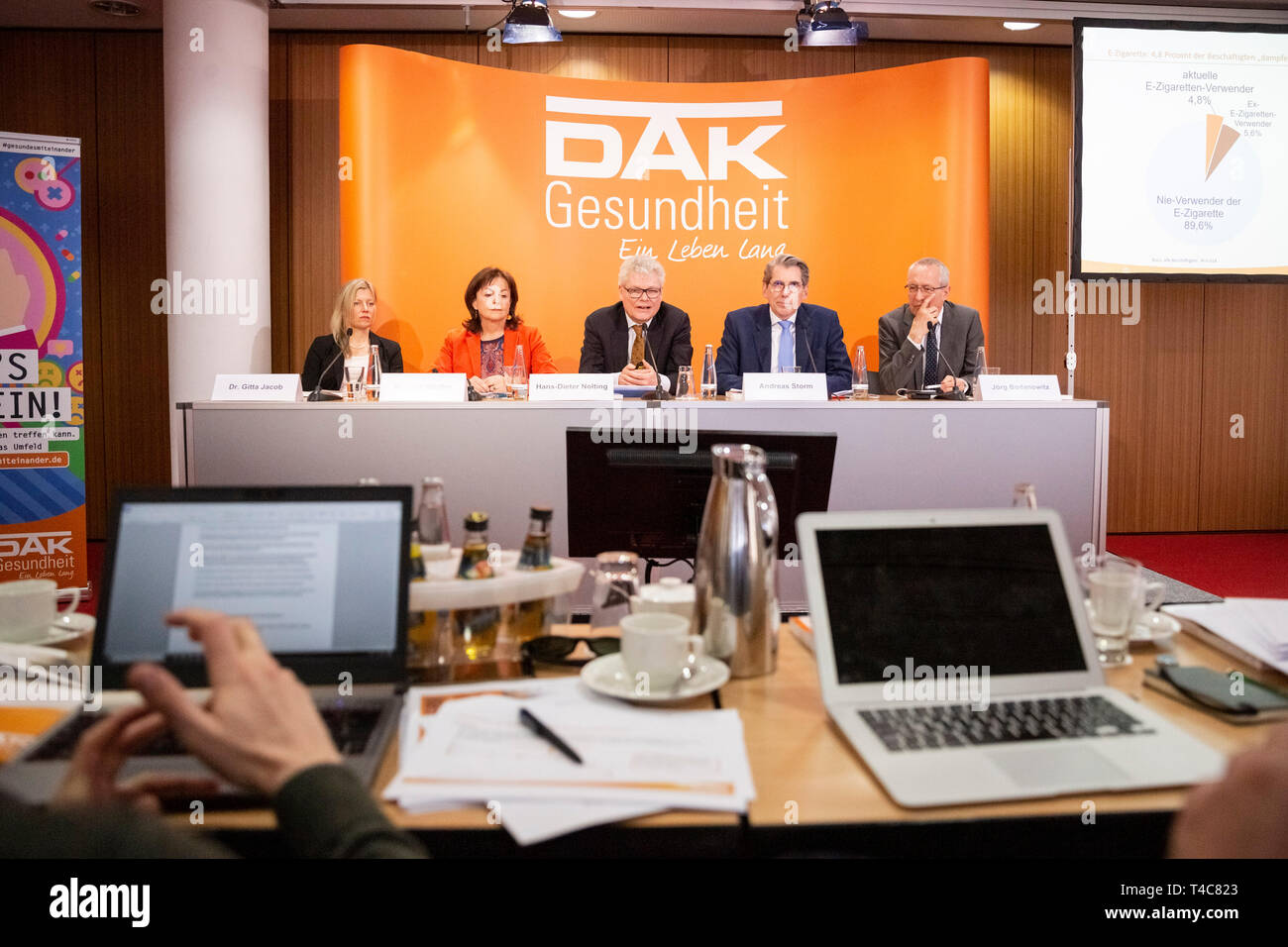 16 April 19 Berlin Gitta Jacob L R Head Of Research And Development At Gaia Ag Marlene Mortler Csu Drug Commissioner Of The Federal Government Hans Dieter Nolting Managing Director Of The Iges Institute