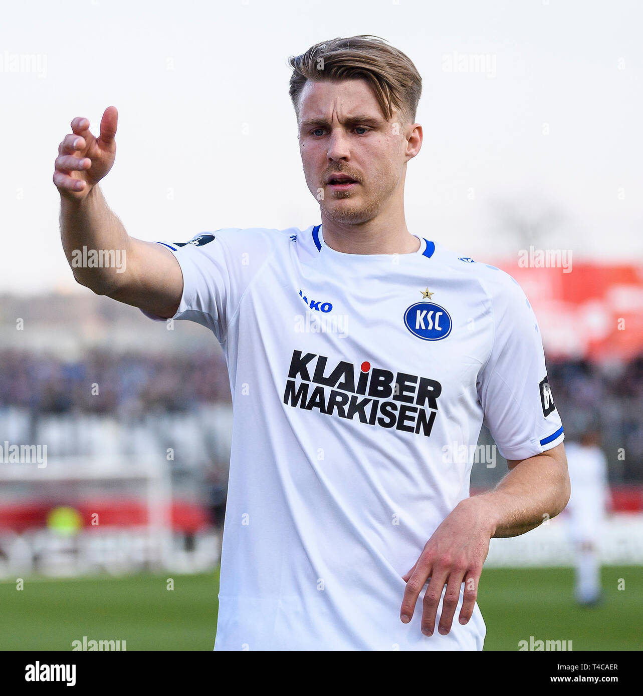 Wuerzburg, Deutschland. 15th Apr, 2019. Marco Thiede (KSC). GES/Fussball/3.  Liga: Kickers Wurzburg - Karlsruher SC, 15.04.2019 - Soccer/Soccer 3rd  Division: Kickers Wurzburg vs Karlsruher SC, Wuerzburg, Apr 15, 2019 - |  usage