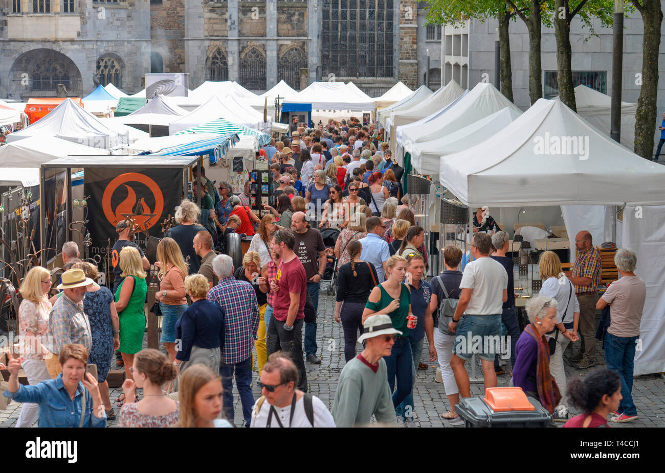 Kunsthandwerkermarkt, Katschhof, Aachen, Nordrhein-Westfalen, Deutschland Stock Photo