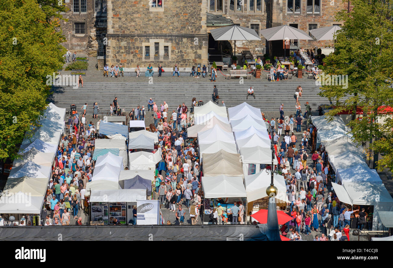 Kunsthandwerkermarkt, Katschhof, Aachen, Nordrhein-Westfalen, Deutschland Stock Photo