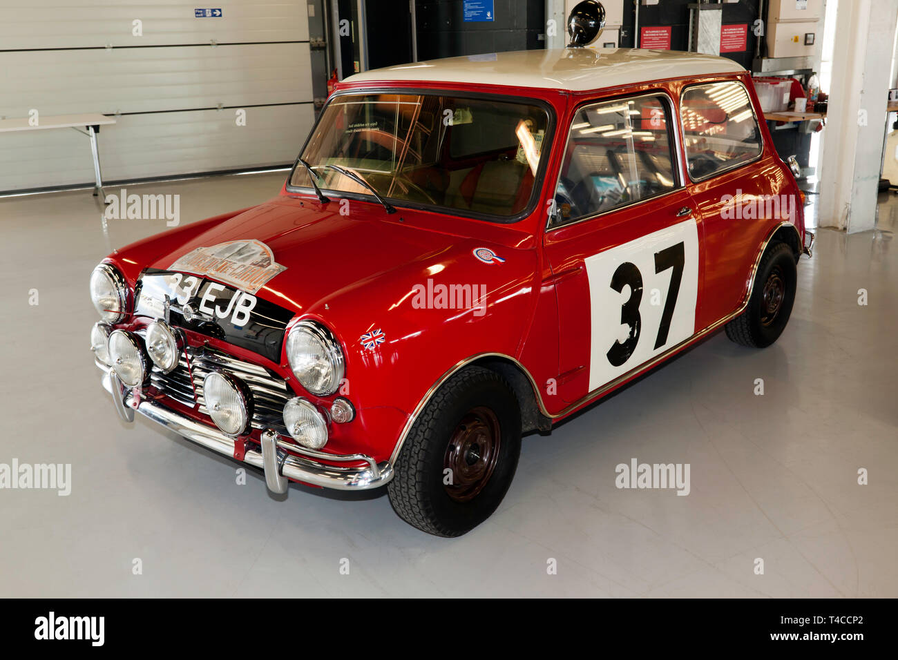 A 1963 Mini Cooper S, driven by Paddy Hopkirk MBE prepared by the BMC competitions department which won outright victory in the 1964 Monte Carlo Rally Stock Photo