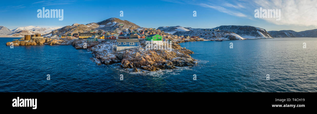 ittoqqortoormiit-village-illoqqortoormiut-greenlandic-scoresbysund