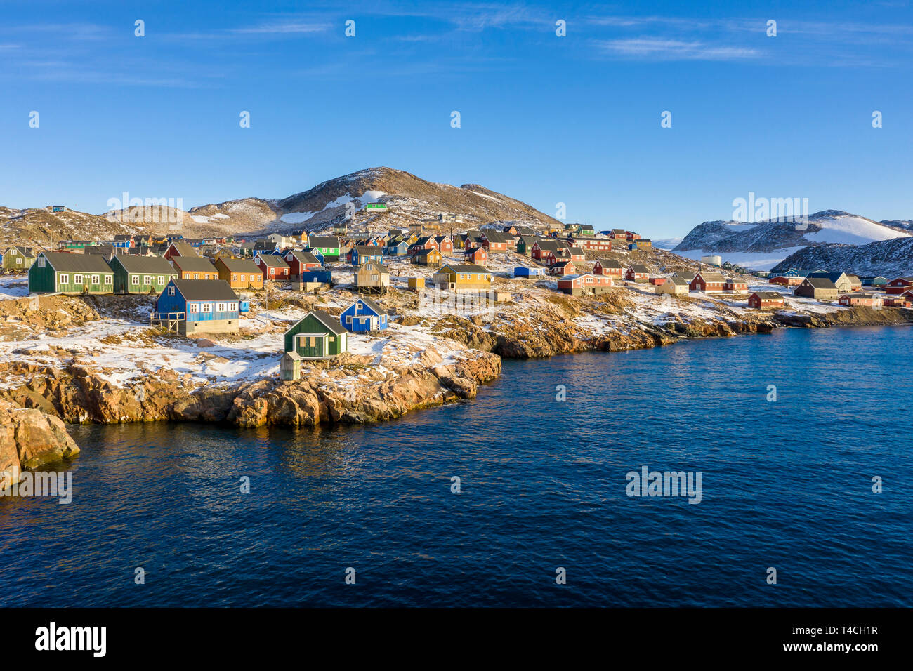 Ittoqqortoormiit Village, Illoqqortoormiut (Greenlandic) Scoresbysund (Danish), Greenland Stock Photo