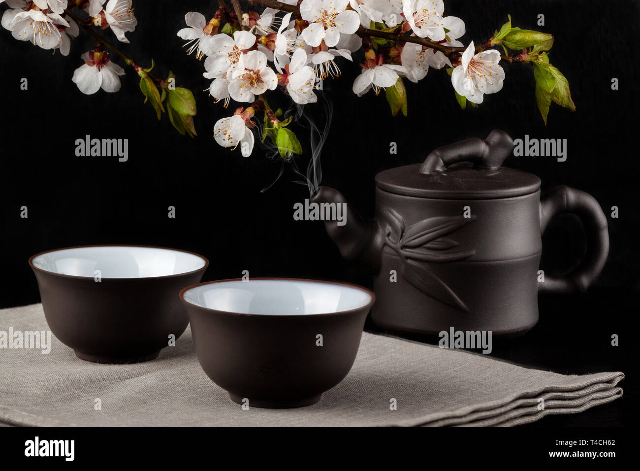 Chinese brown teapot and cups for tea Stock Photo Alamy