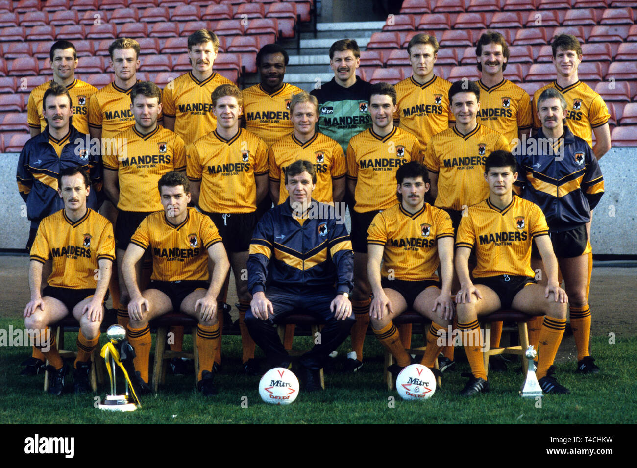 Wolves team 1988.Back row Steve Bull, Nicky Clarke, Gary Bellamy, Flyd Streete, Mark Kendall, Mark Venus, Alistair Robertson, Andy Mutch. Middle Paul Darby, Robbie Dennison, Phil Robinson, Keith Downing, Rob Kelly, Phil Chard, Barry Powell. Front Nigel Vaughan, Mick Gooding, Graham Turner, Andy Thompson and Tom Bennett Stock Photo