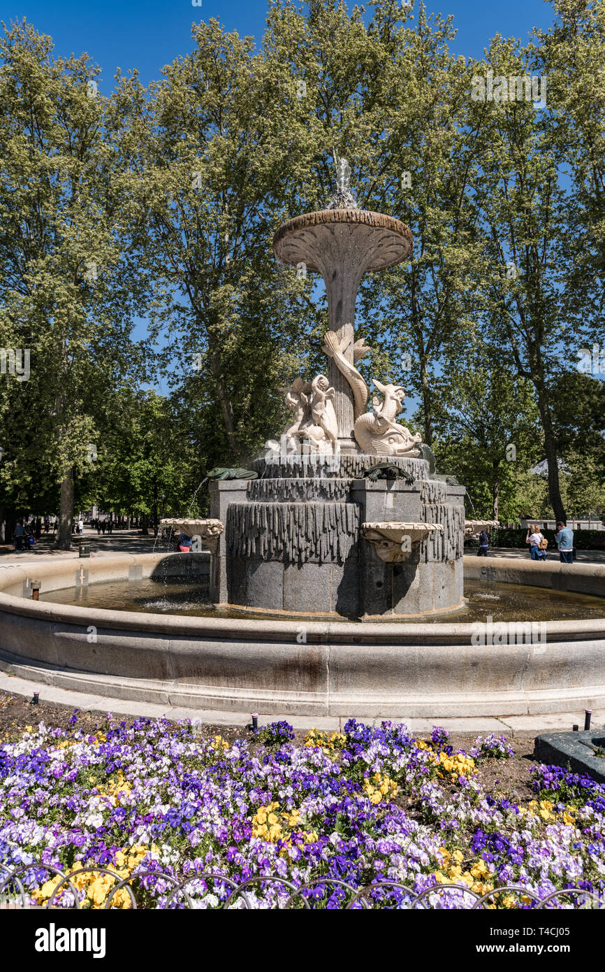 (Fuente del Ángel Caído) statue of the devil, Retiro Park, Madrid Stock Photo Alamy
