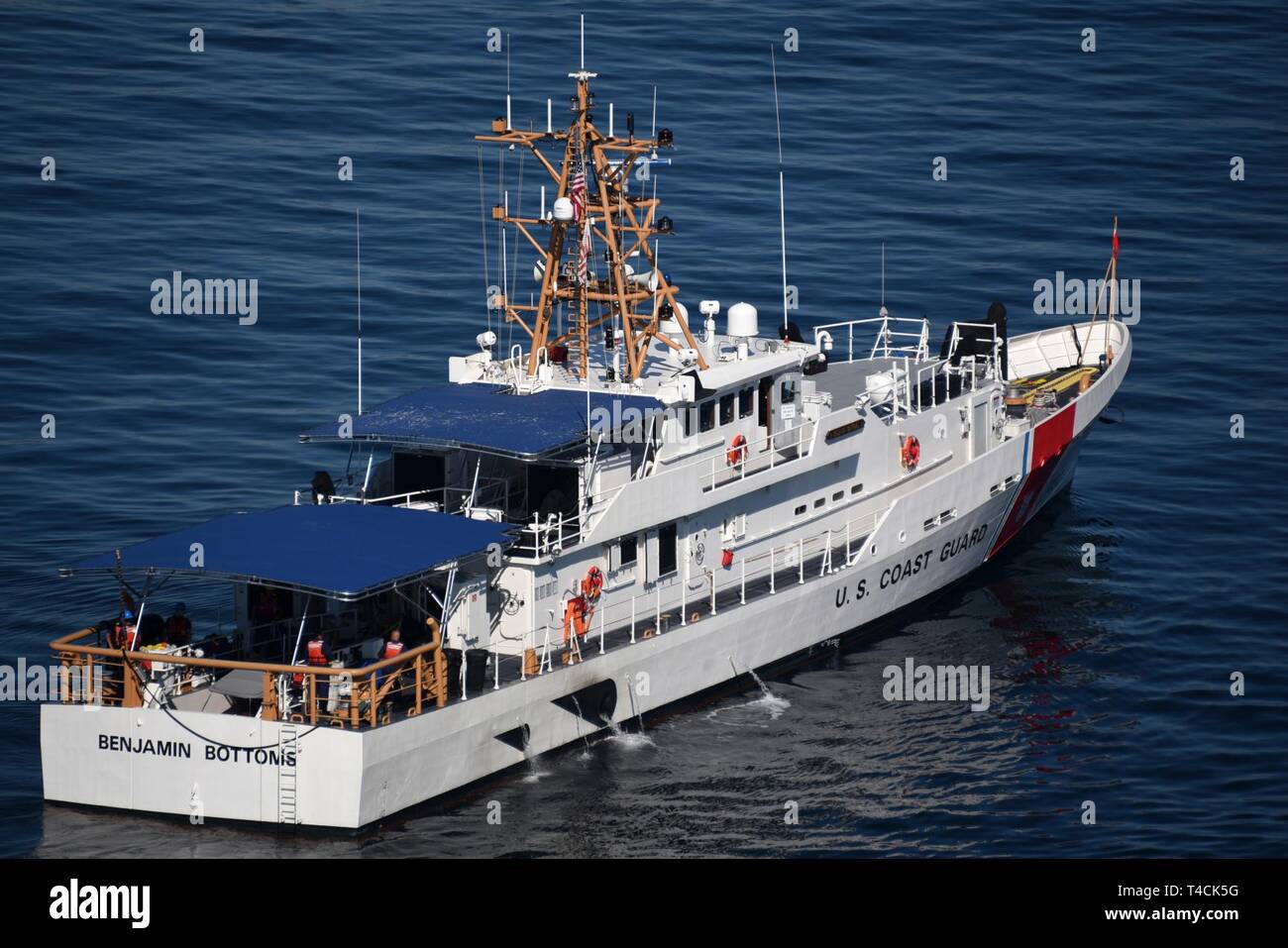 The Coast Guard Cutter Benjamin Bottoms pulls into the Port of Los ...