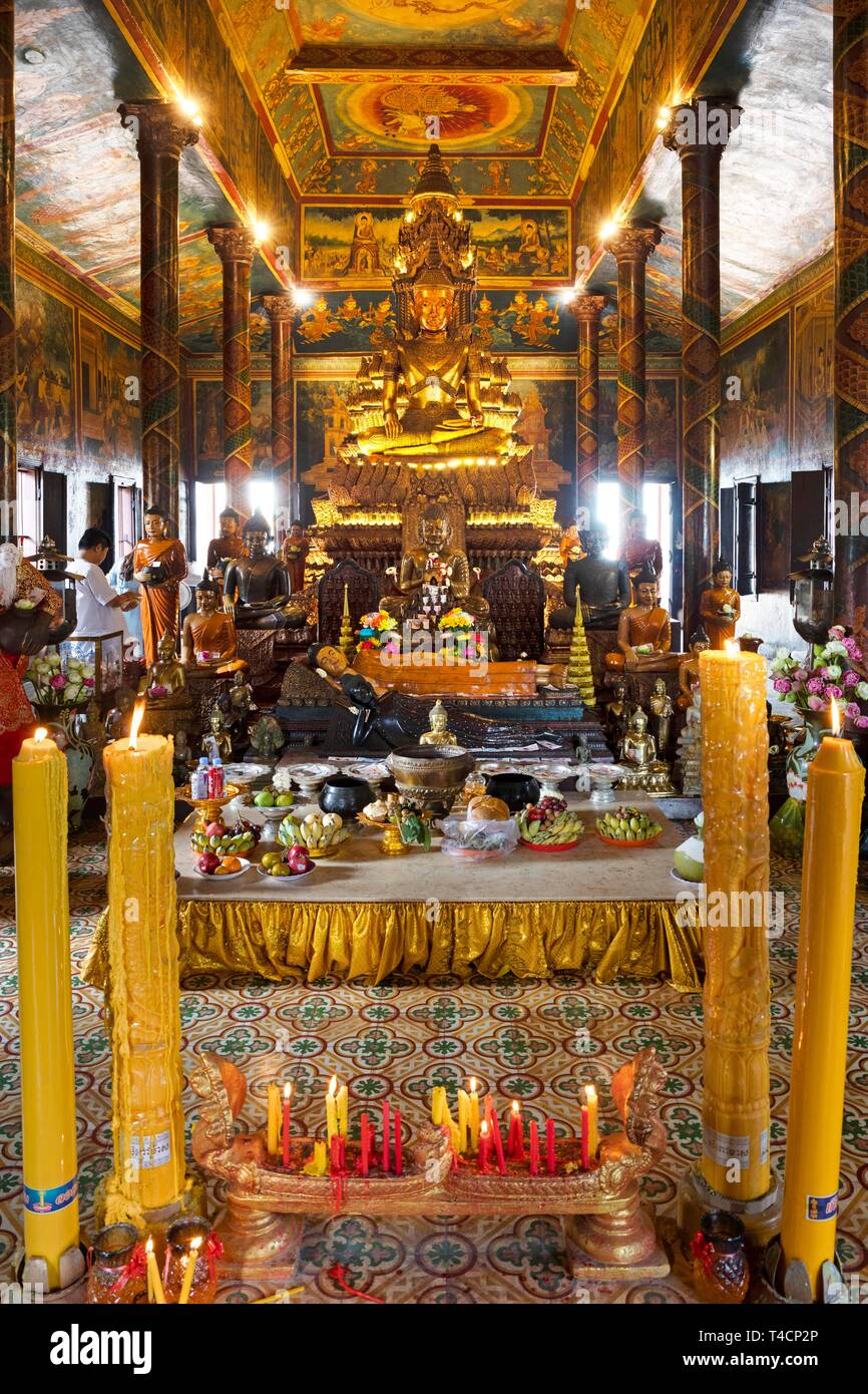 Gilt Bronze Buddha with offerings, Wat Phnom, Daun Penh, Phnom Penh, Cambodia Stock Photo