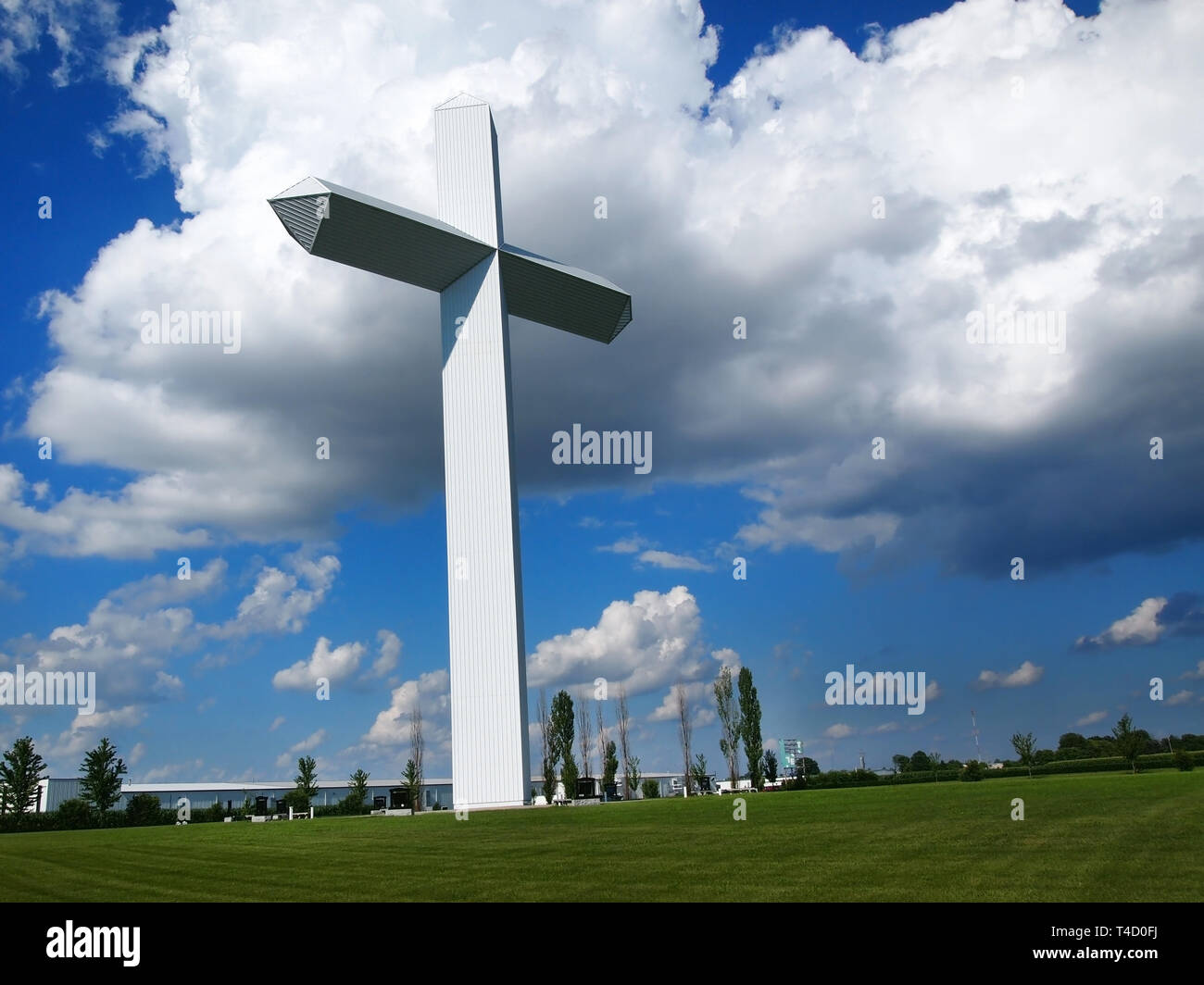 EFFINGHAM, ILLINOIS - JULY 9, 2018: The enormous Cross of the Crossroads stands 198 feet above the landscape against a dramatic sky, and is the larges Stock Photo