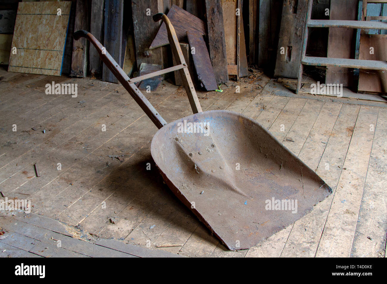 Abandoned shovel hi-res stock photography and images - Alamy