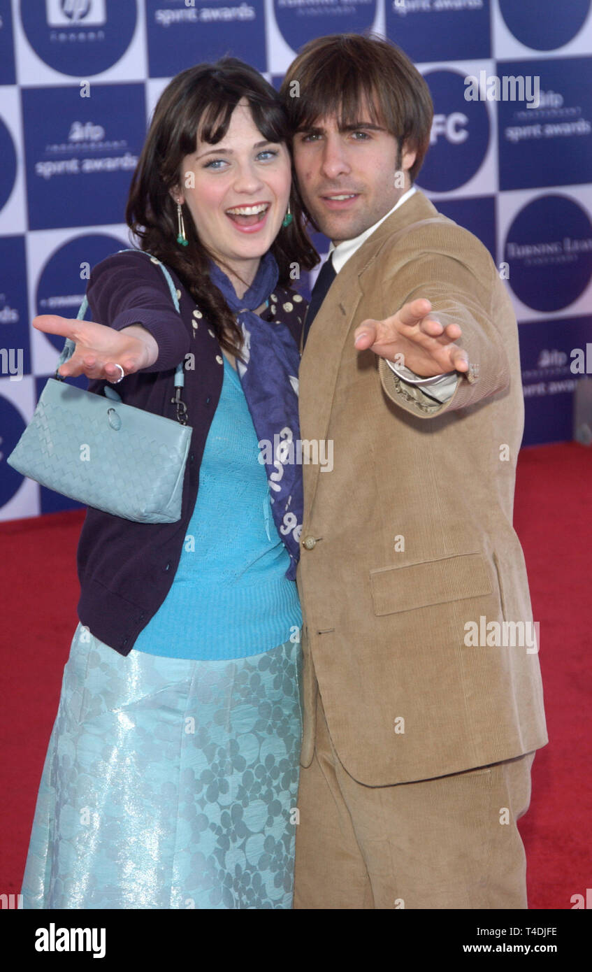 LOS ANGELES, CA. February 28, 2004: ZOOEY DESCHANEL & JASON