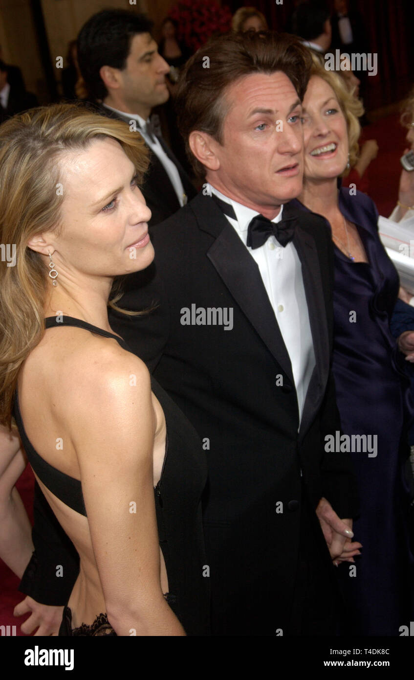 LOS ANGELES, CA. February 29, 2004 SEAN PENN & wife ROBIN WRIGHTPENN