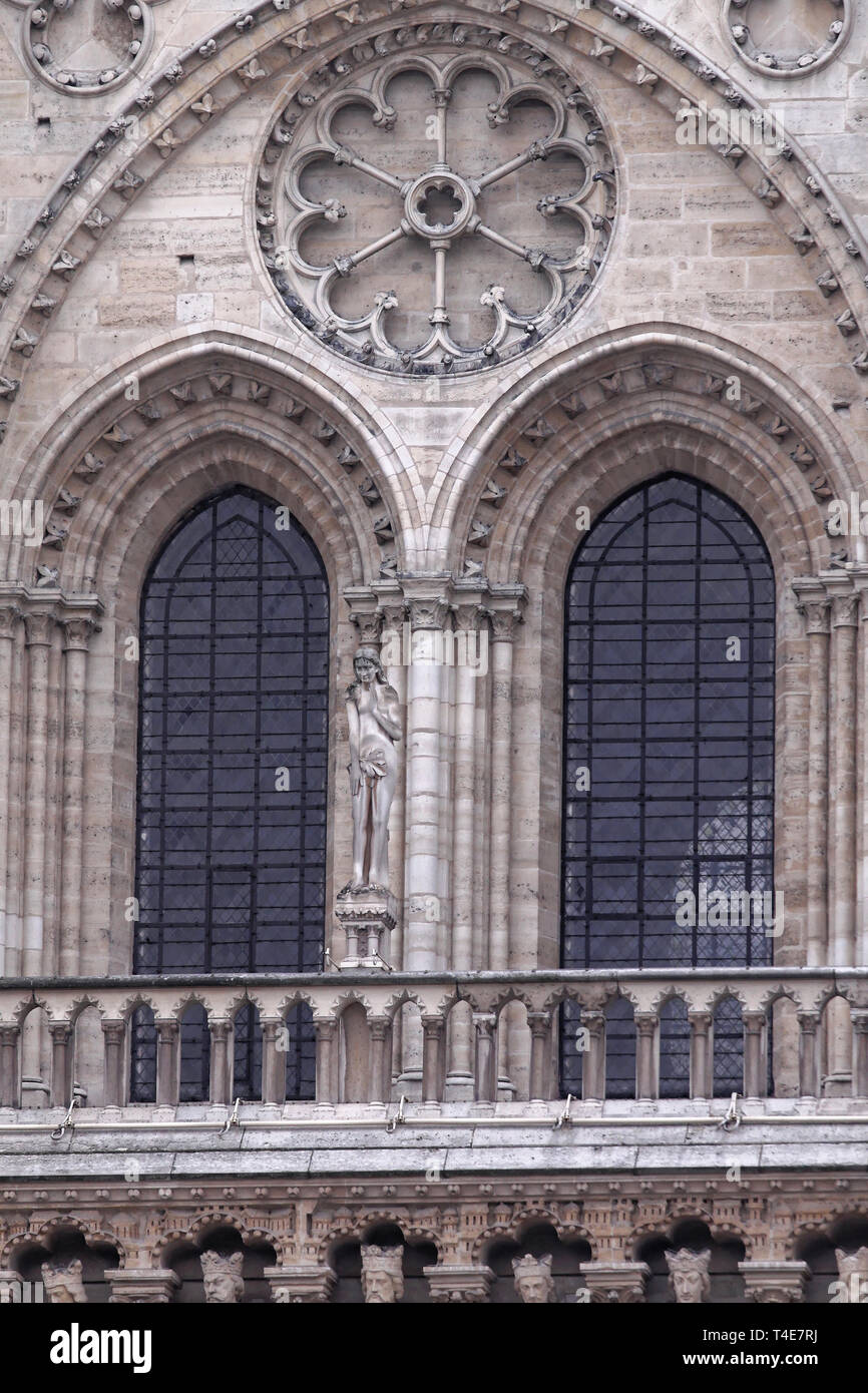 Gothic big windows hi-res stock photography and images - Alamy