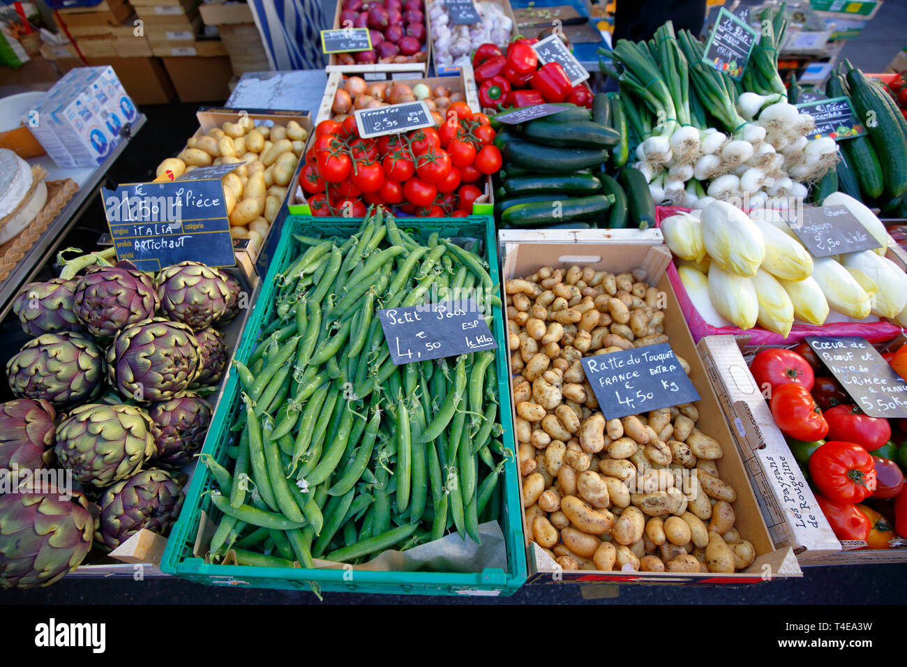 Fresh Vegetables at the Croix Rousse weekend farmers market, Lyon, France Stock Photo