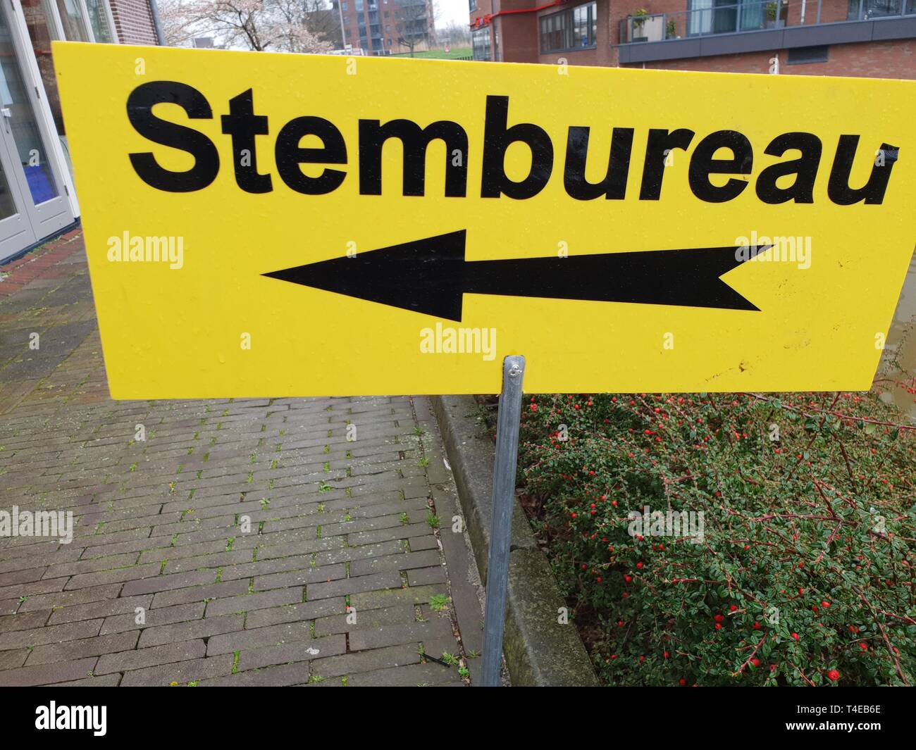 Stembureau sign hi-res stock photography and images - Alamy