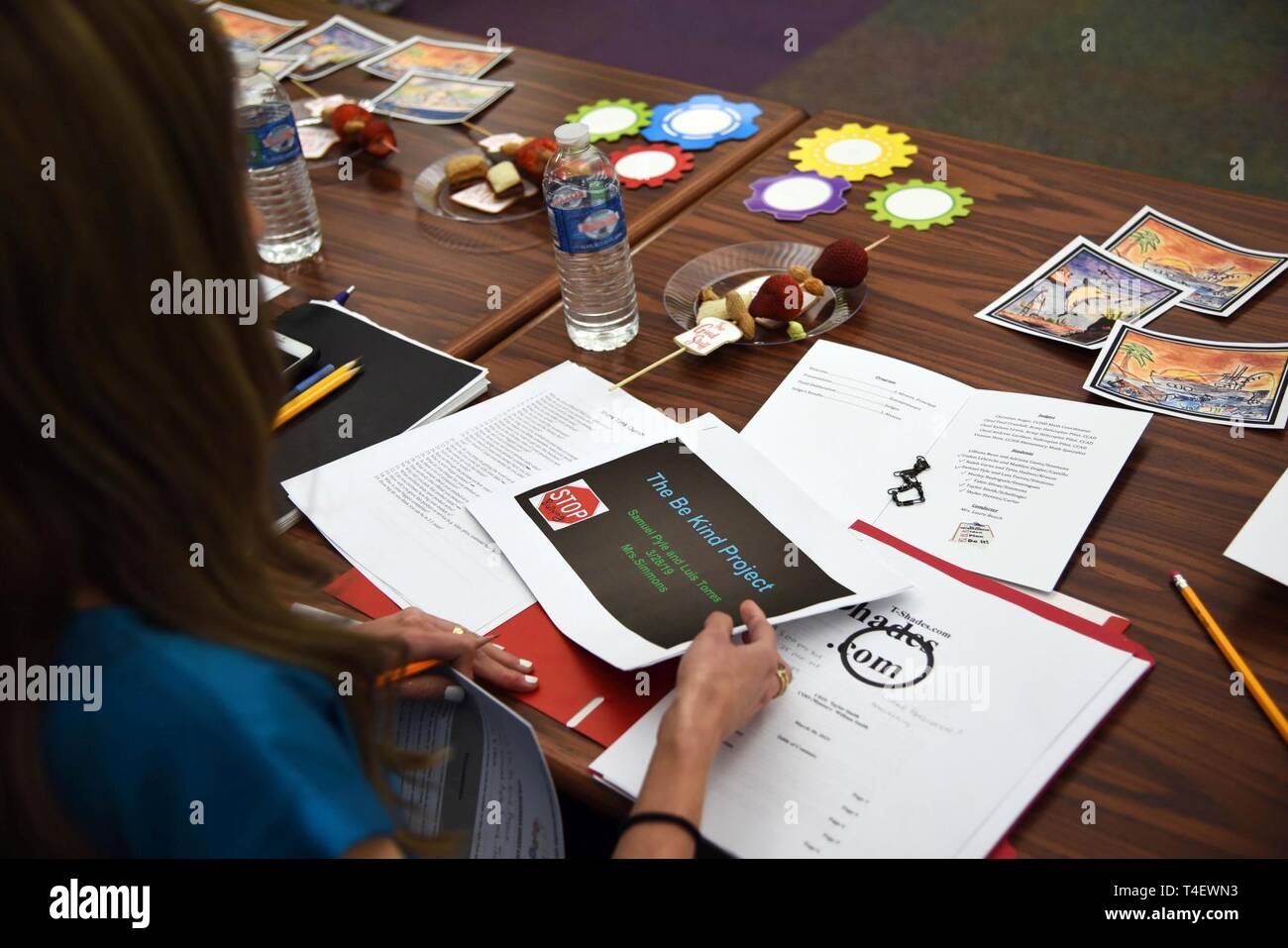 Yvonne Hein Elementary Math Specialist For The Corpus Christi Independent School District Corpus Christi Texas Reviews The Be Kind Project During The 2nd Annual Kolda Elementary School Entrepreneur Quest Competition At Kolda