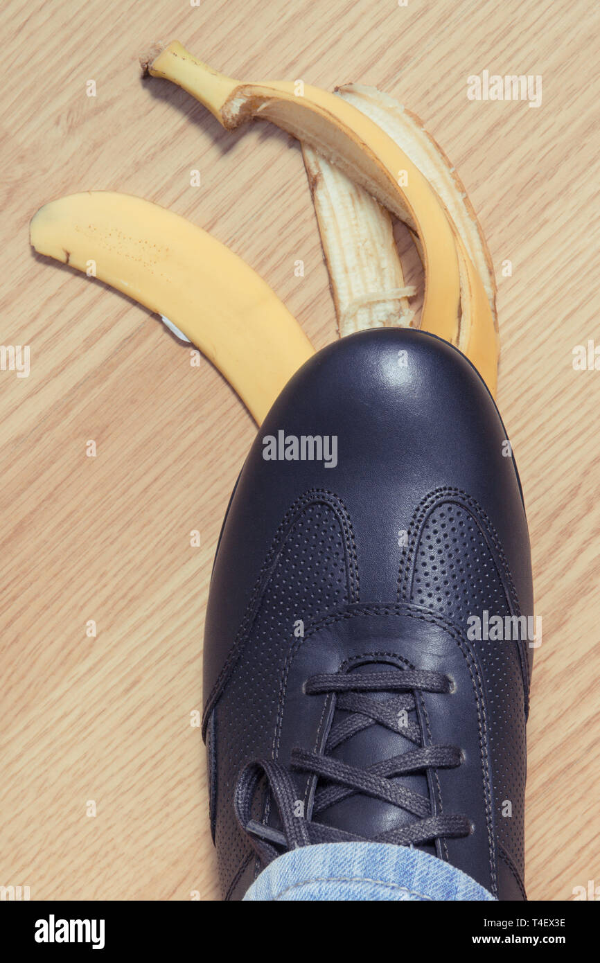 Banana skin slipping hires stock photography and images Alamy