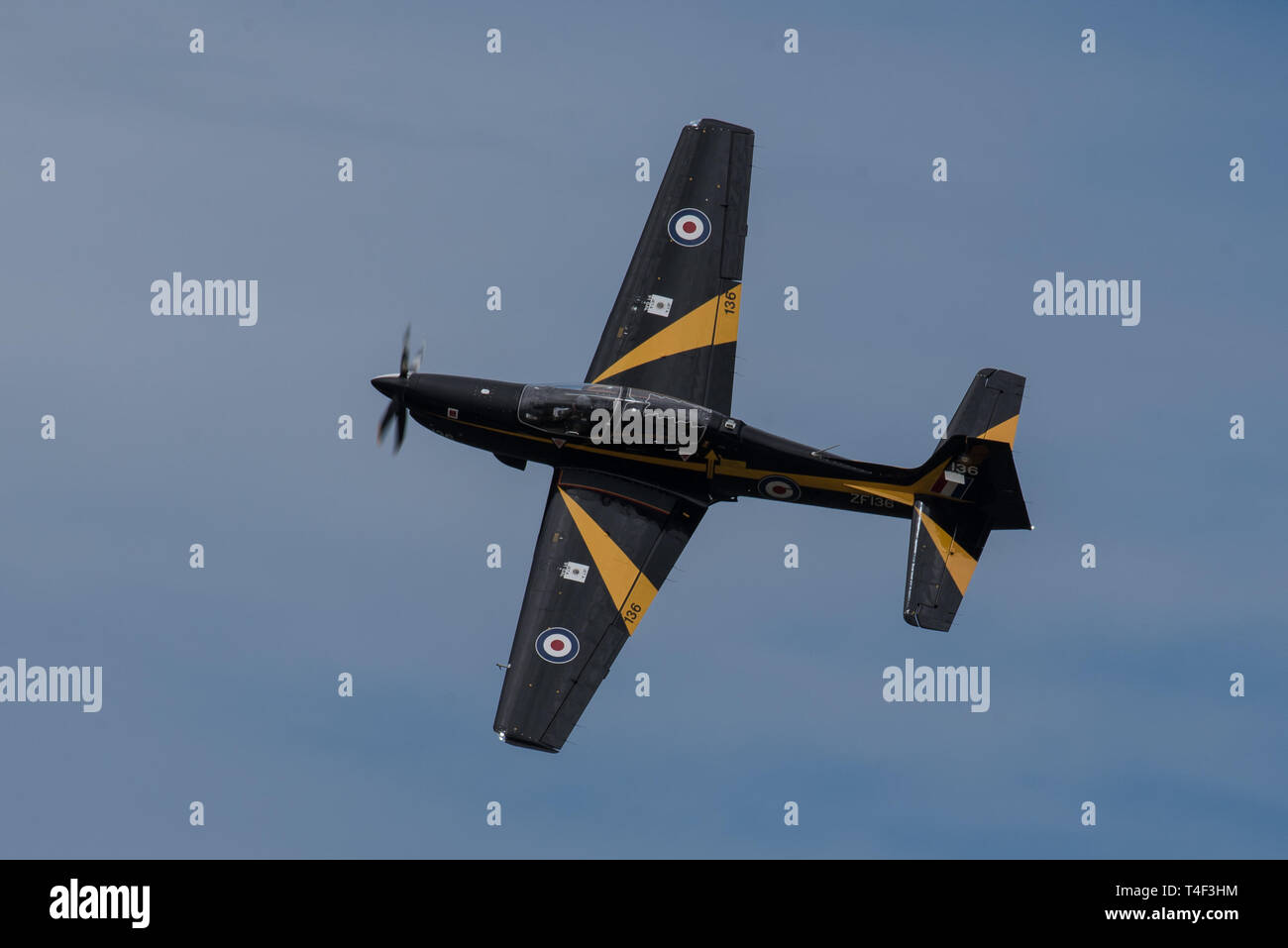 Single thunder hires stock photography and images Alamy