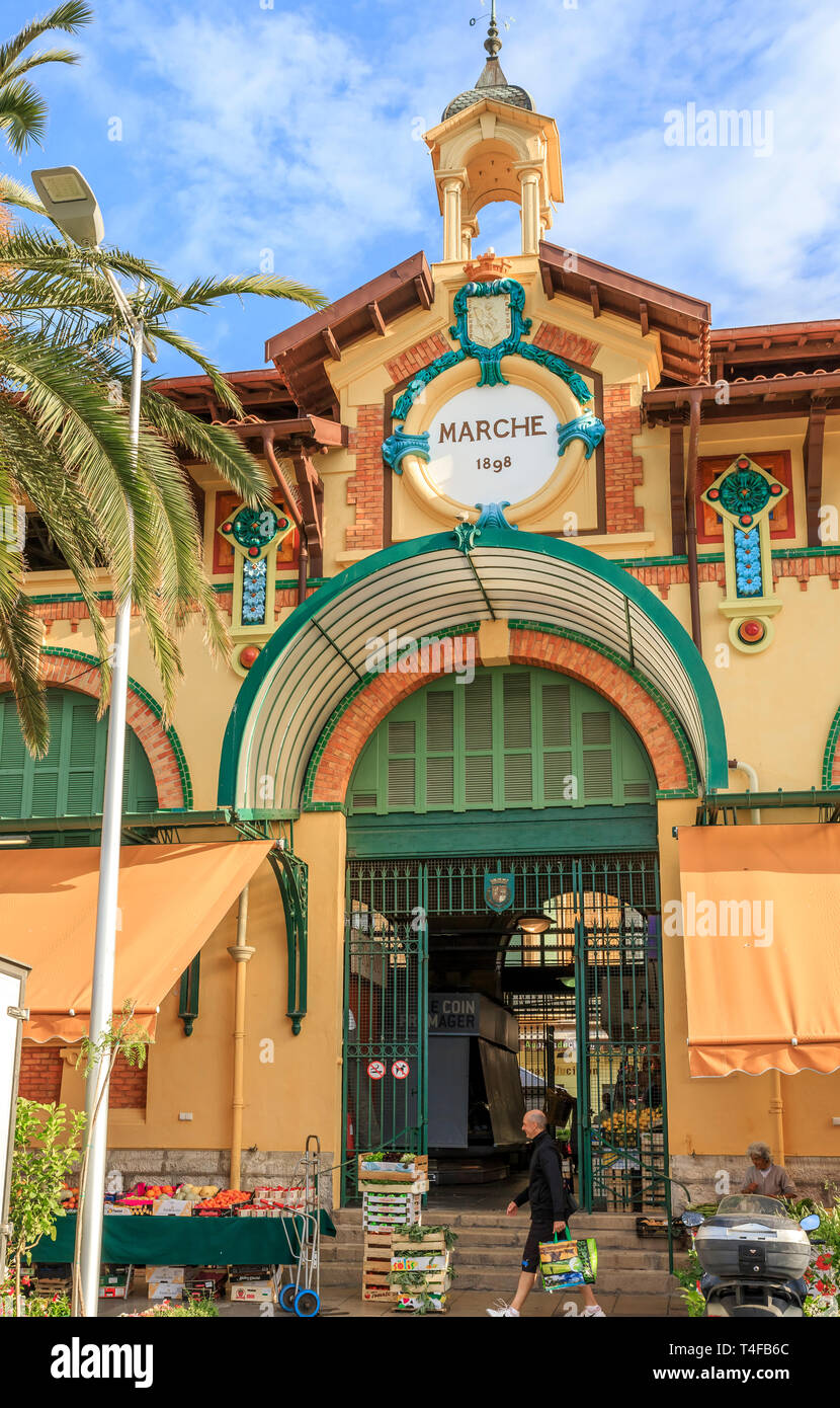 France, Alpes Maritimes, Menton, entrance of the covered market at the foot of the old town // France, Alpes-Maritimes (06), Menton, entrée du marché  Stock Photo