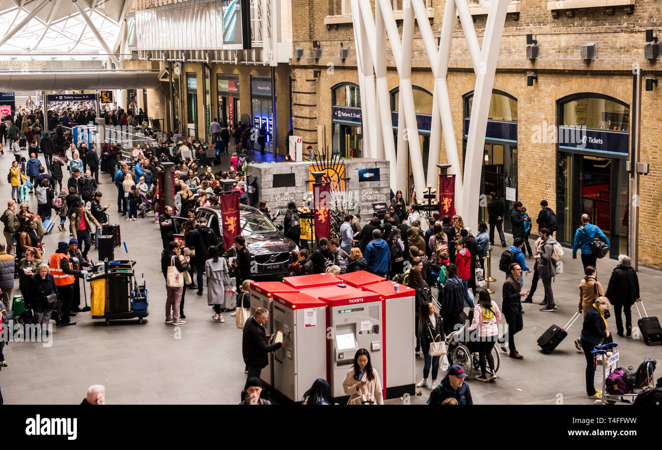 London, England, 16.04.2019.  Long queues for fans of Game of Thrones at Kings Cross station in Central London this morning, who had the opportunity to have their photo taken sitting on the famous iron throne, following the premiere of the final season of GoT. Credit: Ernesto Rogata/Alamy. Stock Photo