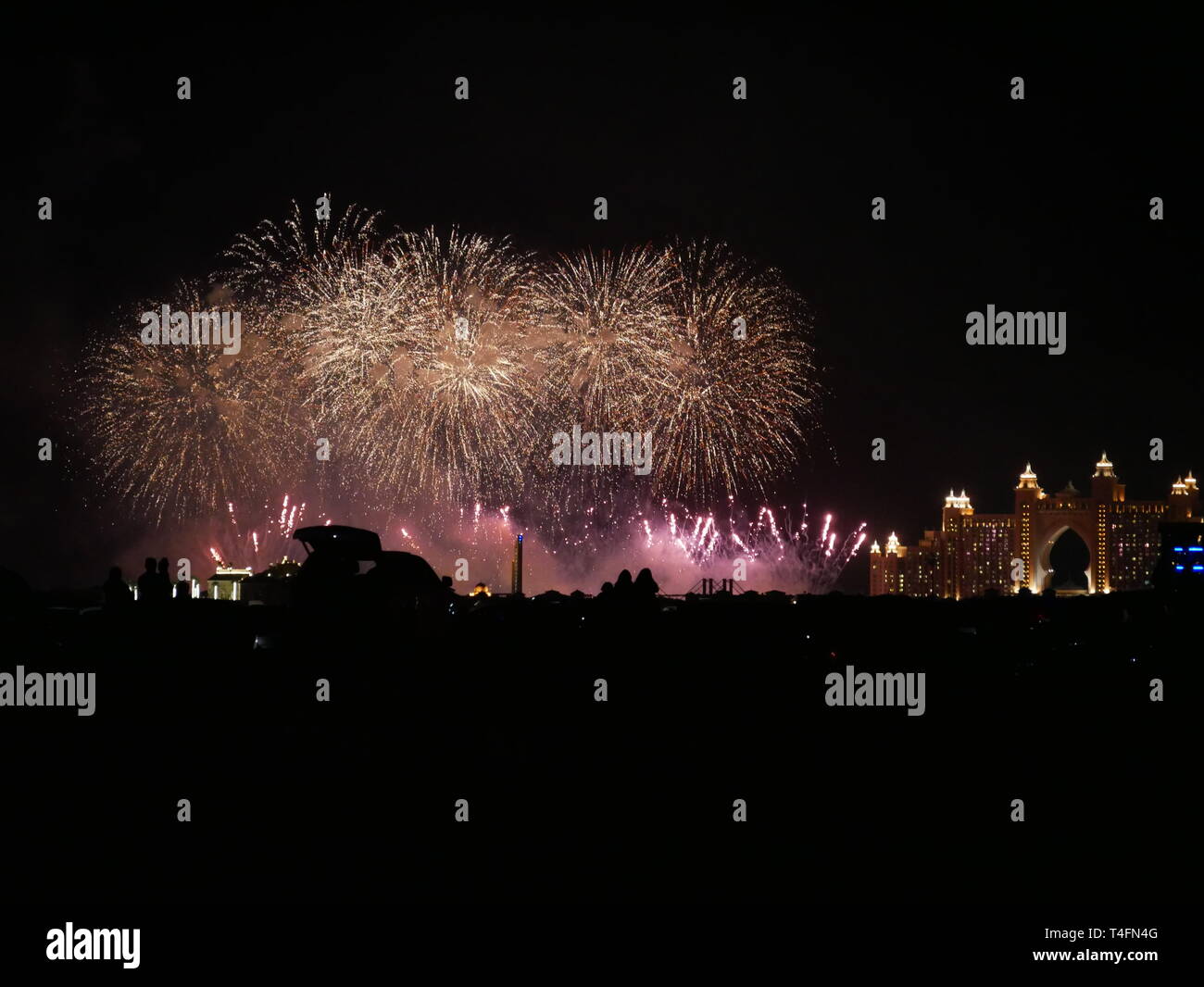 Einheimische feiern Neujahr mit Feuerwerk in Dubai Stock Photo