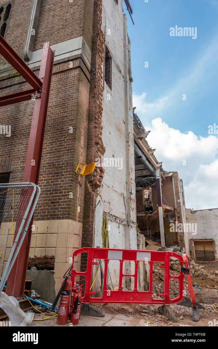 Broken down building hi-res stock photography and images - Alamy