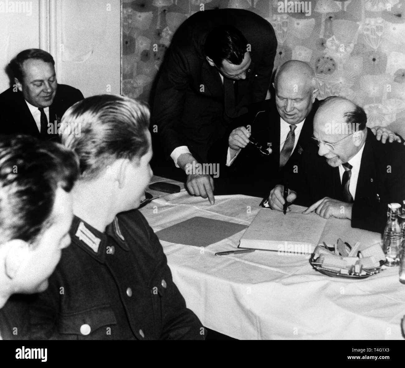 Nikita khrushchev 1963 hi-res stock photography and images - Alamy