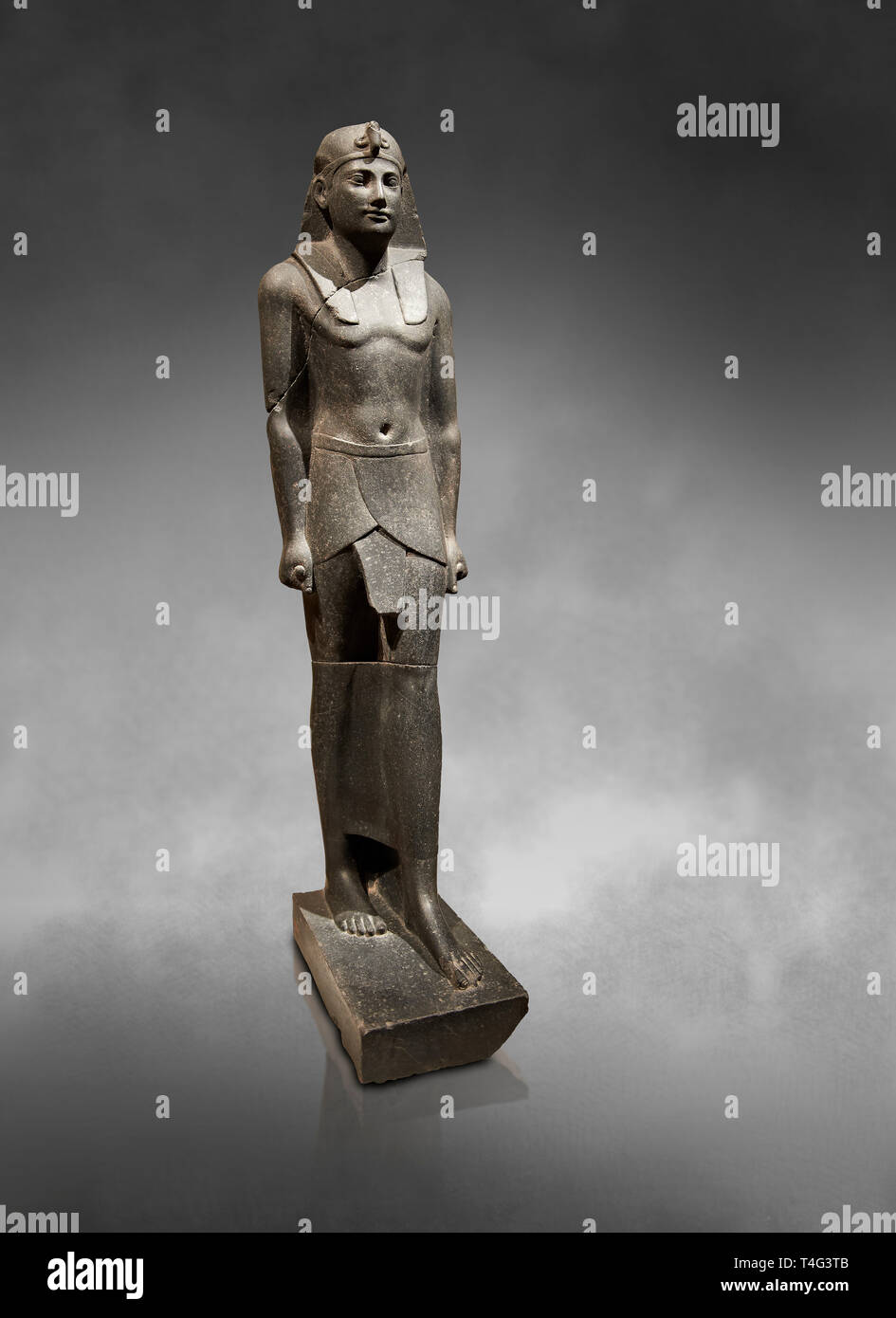 Ancient Ptolemaic Egyptian basalt statue of Ptolemy III, 220 BC . Neues