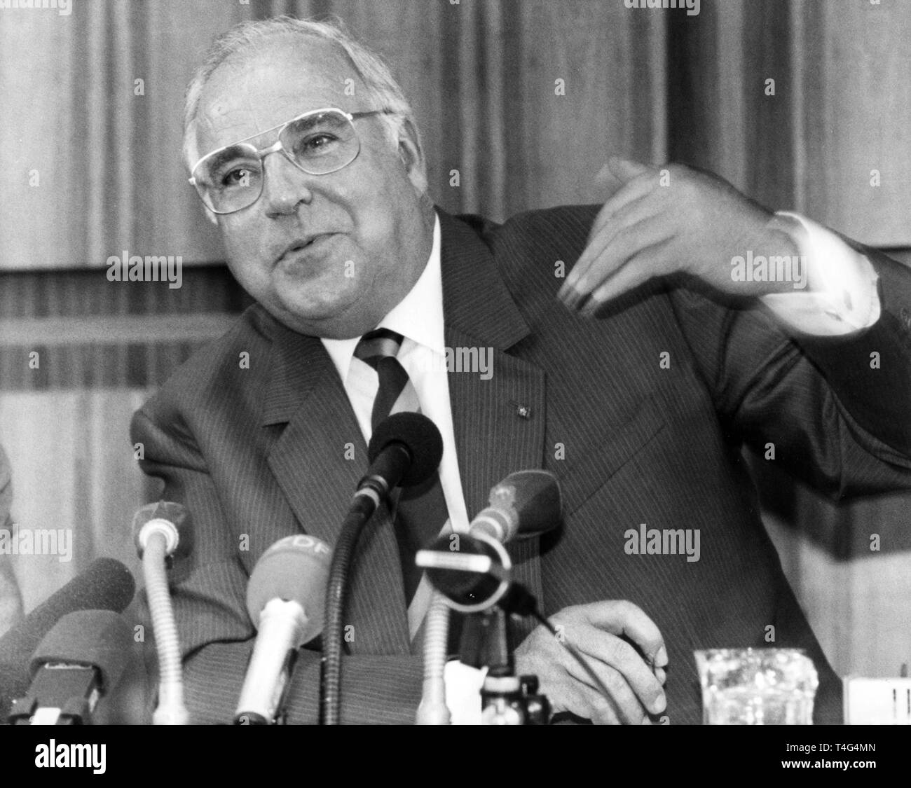Helmut kohl 1989 hi-res stock photography and images - Alamy
