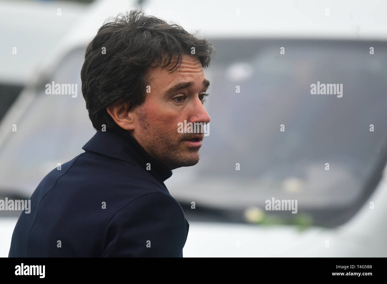 Bernard Arnault (L3), CEO of Moet Hennessy Louis Vuitton (MHLV) and Casino  tycoon Stanley Ho (L2) look at scale models of the LAvenue Shanghai during  Stock Photo - Alamy