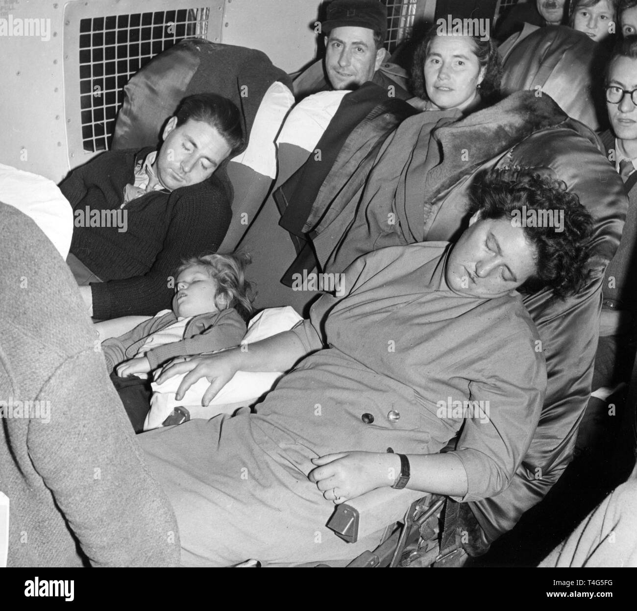 Refugees on bord of US Air Force plane on their way to the USA on 21 December 1956. Due to the put down of the Hungarian Uprising in 1956 by Soviet forces around 200.000 people fled the county towards the West. | usage worldwide Stock Photo