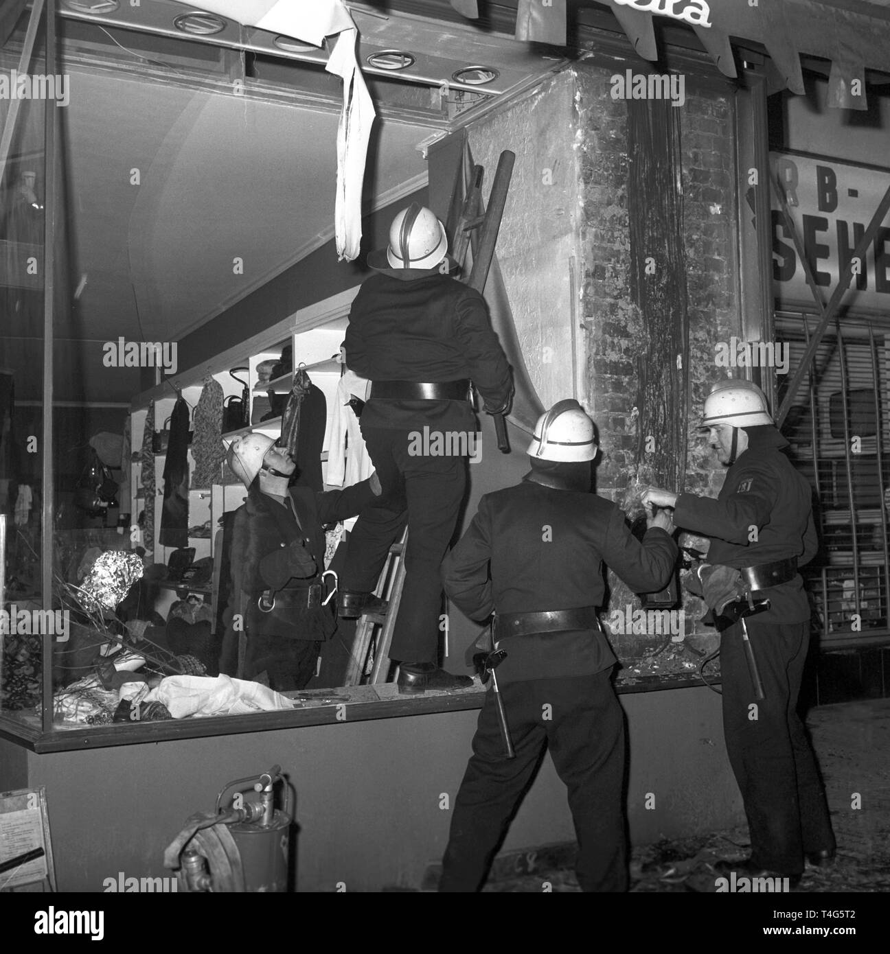 Policemen in front of a shop window, which had been smashed by protestors on 18 March 1970 in Berlin. About 2,000 supporters of the APO (extra-parliamentary opposition) had demonstrated against lawyer Horst Mahler's conviction. | usage worldwide Stock Photo