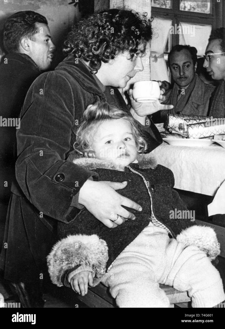 Hungarian refugees 1956 hi-res stock photography and images - Alamy