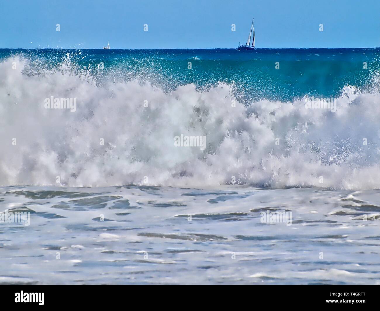 Ocean sea waves surf crystal clear water hi-res stock photography and ...