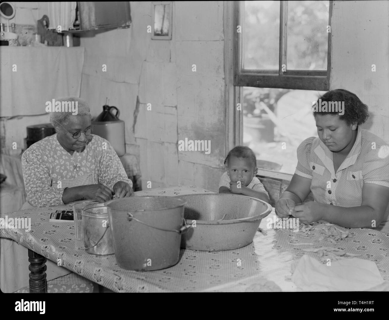 an african american family in 1940s Stock Photo