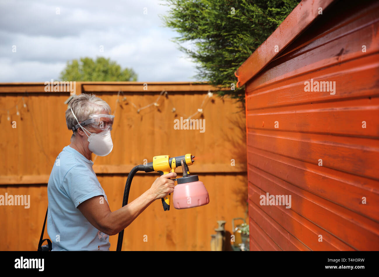 Woman spray painting hi-res stock photography and images - Alamy